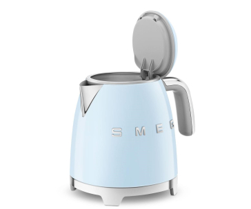 Smeg KLF05PBEU mini rychlovarná konvice, 0,8 l / 3 šálky, 1400 W, styl 50. let, pastelově modrá