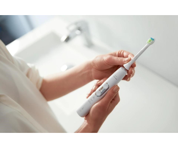 Philips Sonicare 6100 HX6877/34 elektrický zubní kartáček, sada 2 kusů, časovač, cestovní pouzdro, bílá